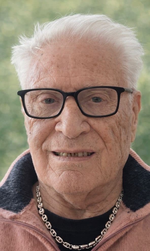 Portrait de Jean SANZ en situation professionnelle, souriant et confiant
